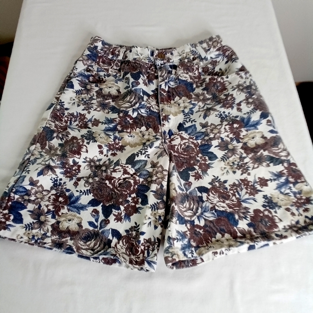 Vintage Palmettos Floral Print Shorts